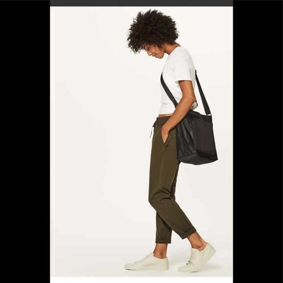 lululemon athletica Handbags - Lululemon all set bucket bag NWT